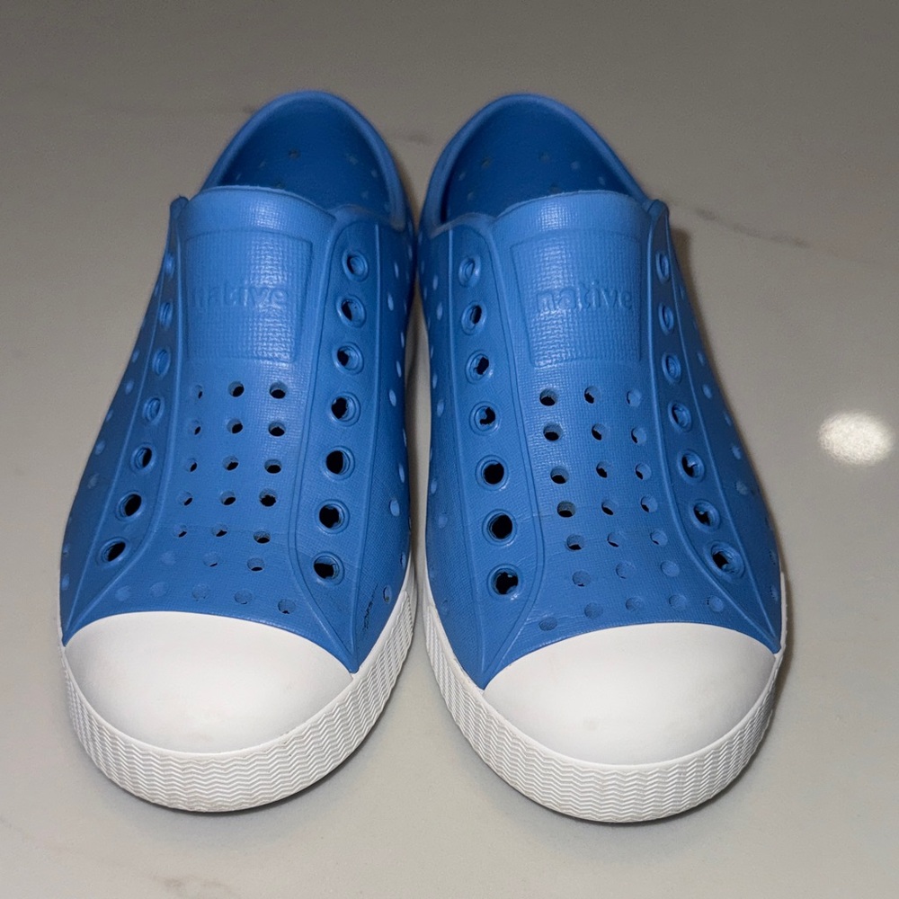 Native Jefferson Slip-On Kids Shoes in Blue